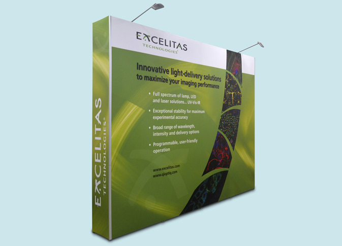 Gerade Messewand bestehend aus dem Faltdisplay-System Expolinc Pop Up Magnetic Straight mit flachen Abschlüssen