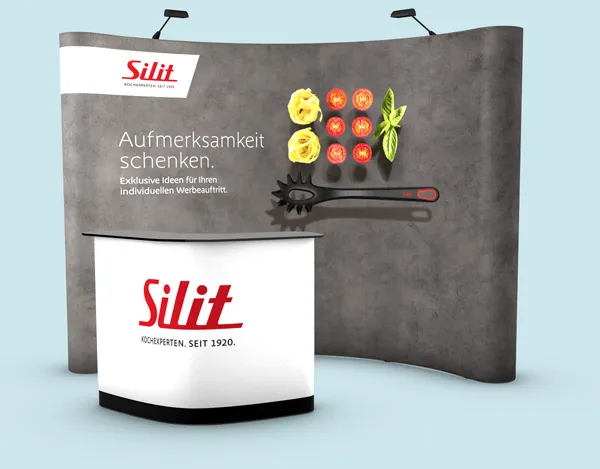 Messewand Expolinc Pop Up Magnetic mit Koffertheke mit einem Motiv der Firma Silit