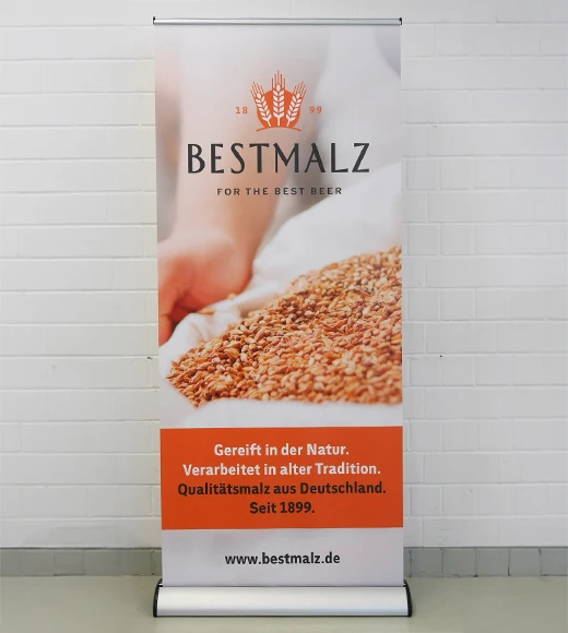 Roll-up-Banner mit Malzwerbung von BestMalz.