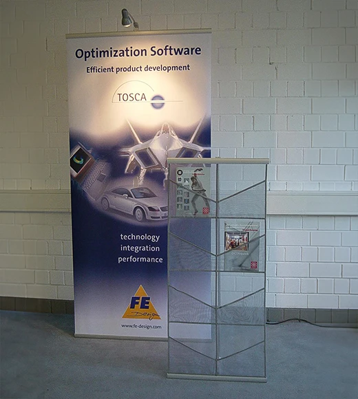 Messeaufsteller mit Software-Werbung und Prospektständer
