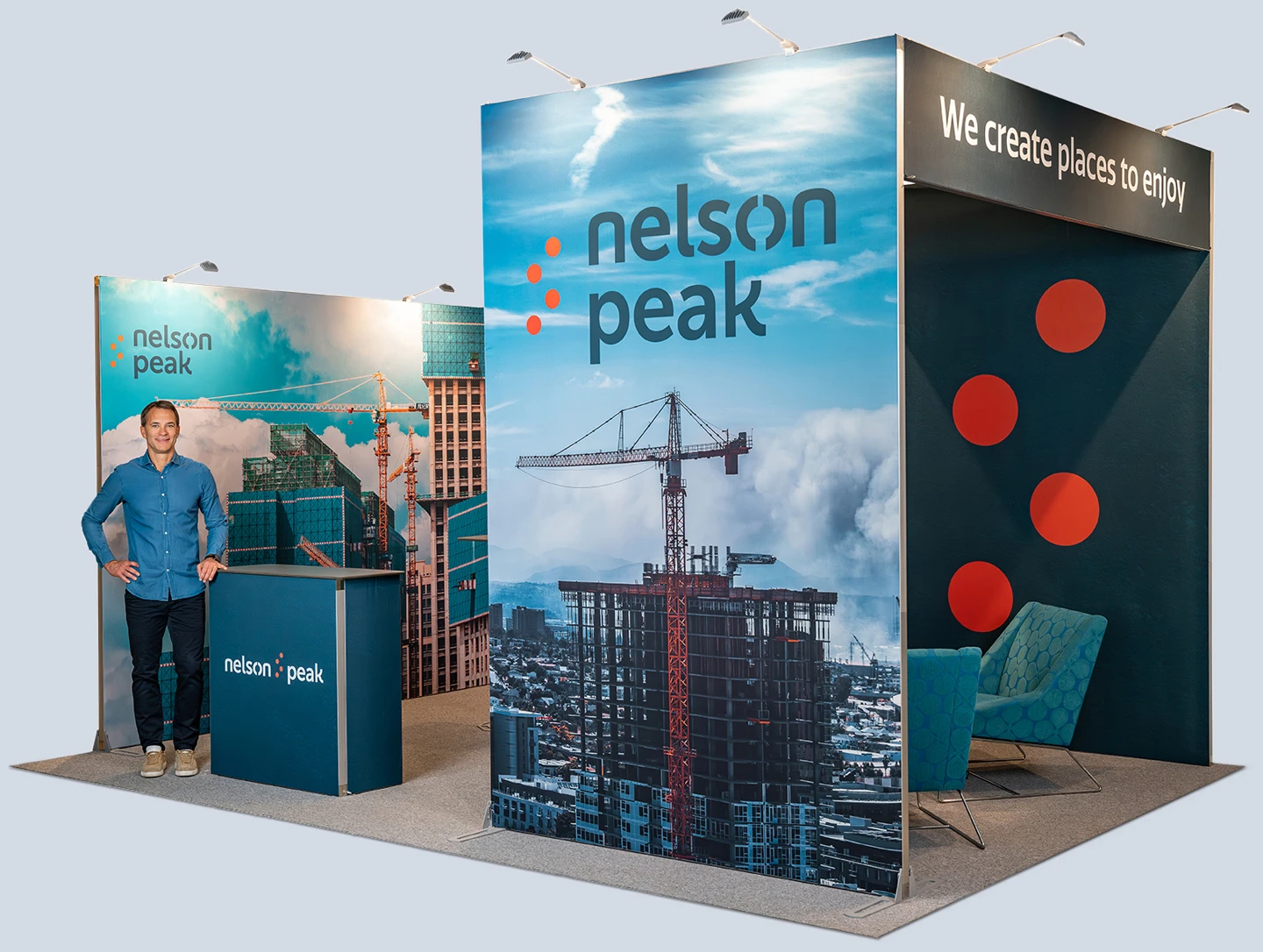 Messestand mit Baukranen und Slogan 'We create places'.