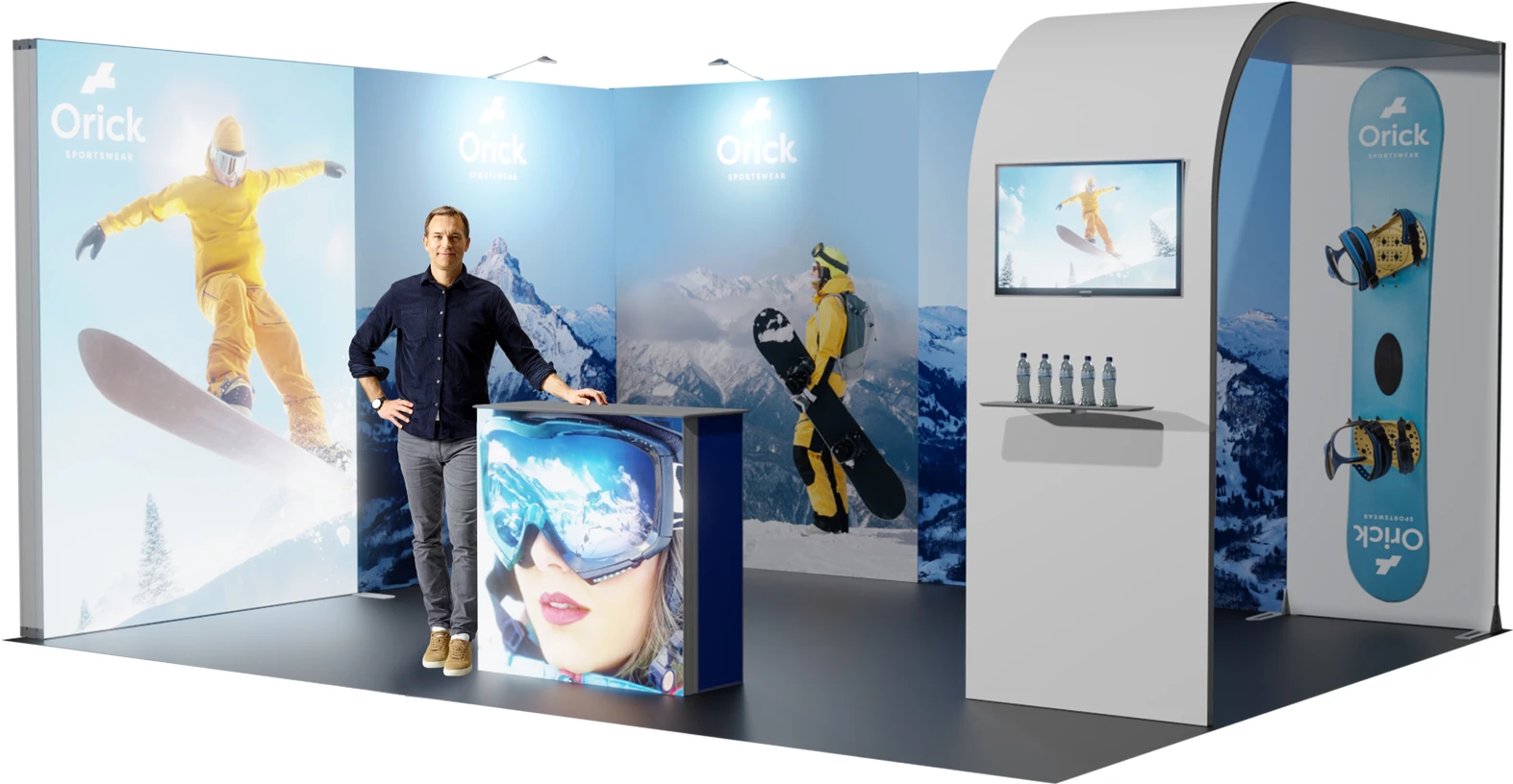 Messestand mit Snowboard-Thema und Orick Sportswear-Werbung.
