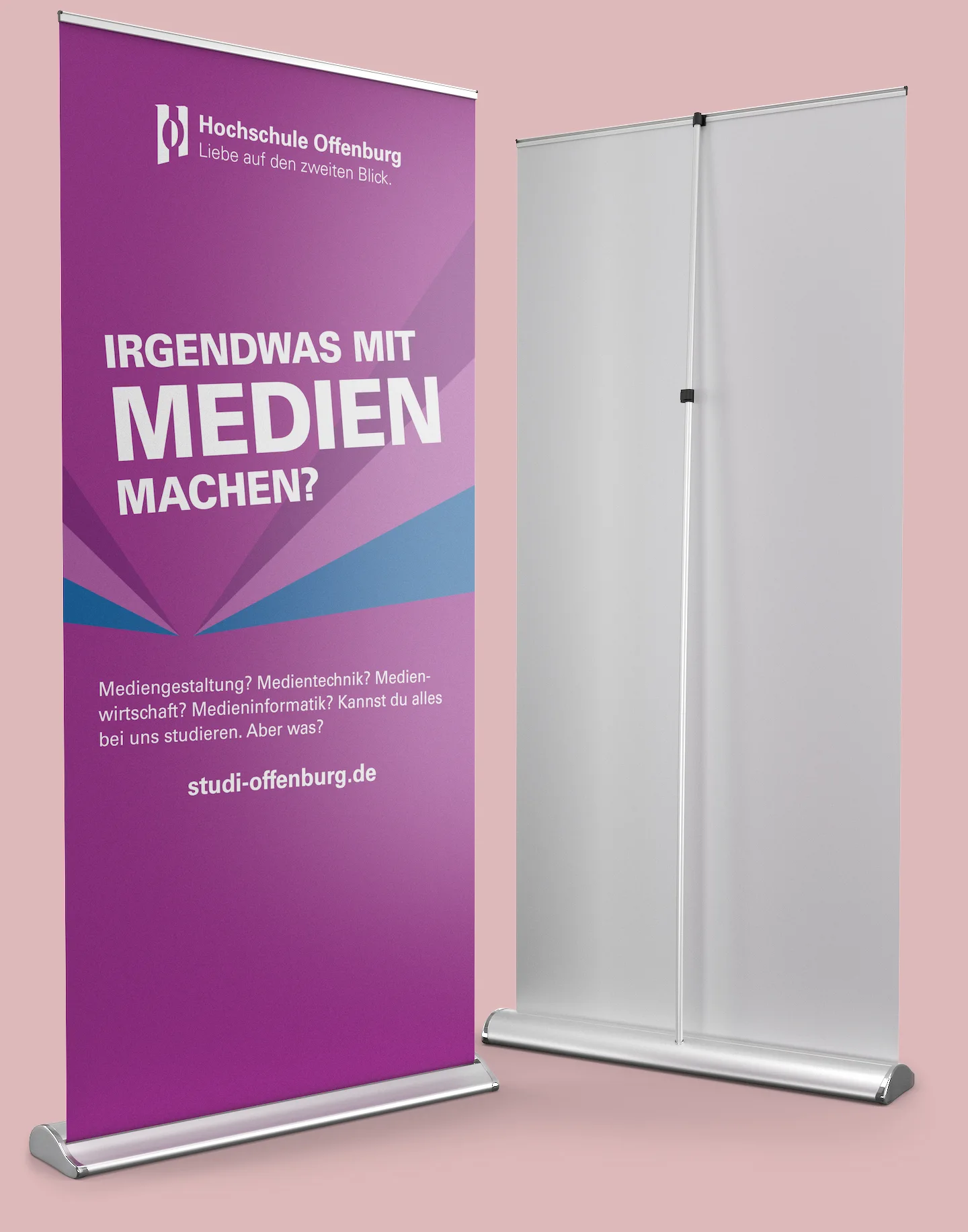 Im Bild zu sehen sind 2 Rollup Style in 100 cm Breite. Linkes Rollup in der Frontansicht, rechtes Rollup in Rückansicht.
